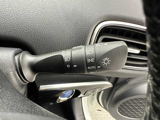 トヨタ プリウス ＰＨＶ A 兵庫県 2017(平29)年 4.8万km ホワイトパールクリスタルシャイン メーカー11インチナビゲーション/（Bluetooth/フルセグ/USB）/バックカメラ/純正ビルトインETC2.0/社外ドライブレコーダー/トヨタセーフティセンス/・プリクラッシュセーフティ/・レーンディパーチャーアラート/・レーダークルーズコントロール/・アダプティブハイビーム/・ブラインドスポットモニター/・インテリジェントクリアランスソナー/シートヒーター（D/N席）/LEDヘッドライト/LEDフォグランプ/純正15インチアルミホイール/純正フロアマット/純正ドアバイザー