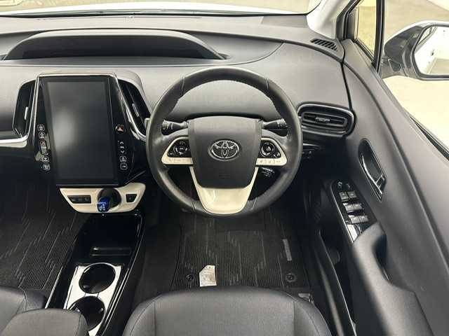 トヨタ プリウス ＰＨＶ A 兵庫県 2017(平29)年 4.8万km ホワイトパールクリスタルシャイン メーカー11インチナビゲーション/（Bluetooth/フルセグ/USB）/バックカメラ/純正ビルトインETC2.0/社外ドライブレコーダー/トヨタセーフティセンス/・プリクラッシュセーフティ/・レーンディパーチャーアラート/・レーダークルーズコントロール/・アダプティブハイビーム/・ブラインドスポットモニター/・インテリジェントクリアランスソナー/シートヒーター（D/N席）/LEDヘッドライト/LEDフォグランプ/純正15インチアルミホイール/純正フロアマット/純正ドアバイザー