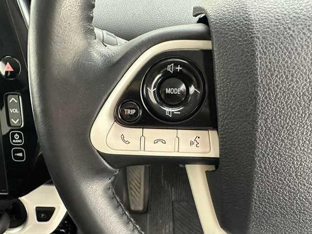トヨタ プリウス ＰＨＶ A 兵庫県 2017(平29)年 4.8万km ホワイトパールクリスタルシャイン メーカー11インチナビゲーション/（Bluetooth/フルセグ/USB）/バックカメラ/純正ビルトインETC2.0/社外ドライブレコーダー/トヨタセーフティセンス/・プリクラッシュセーフティ/・レーンディパーチャーアラート/・レーダークルーズコントロール/・アダプティブハイビーム/・ブラインドスポットモニター/・インテリジェントクリアランスソナー/シートヒーター（D/N席）/LEDヘッドライト/LEDフォグランプ/純正15インチアルミホイール/純正フロアマット/純正ドアバイザー