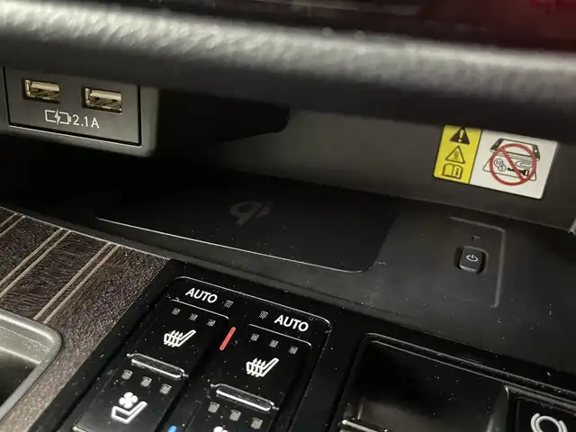 レクサス ＲＸ 450h バージョンL 群馬県 2020(令2)年 5.9万km グラファイトブラックガラスフレーク ムーンルーフ/おくだけ充電/＝＝＝＝＝/純正12.3インチナビ/・AM/FM/CD/DVD/Blu-ray/フルセグTV/・USB/AUX/Bluetooth/・AppleCarPlay/AndroidAuto/Miracast/パノラミックビューモニター/前席パワーシート/メモリー機能/シートヒーター/シートベンチレーション/後席電動格納シート/シートヒーター(左右)/ステアリングヒーター/純正ビルトインETC2.0/Lexus Safety System +/・プリクラッシュセーフティ/・レーントレーシングアシスト/・オートマチックハイビーム/・レーダークルーズコントロール(全車速追従機能付)/・ロードサインアシスト/・先行車発進告知機能/パーキングサポートブレーキ/ブラインドスポットモニター/三眼LEDヘッドライト/電動パーキングブレーキ/オートブレーキホールド/プッシュスタート/スマートキー