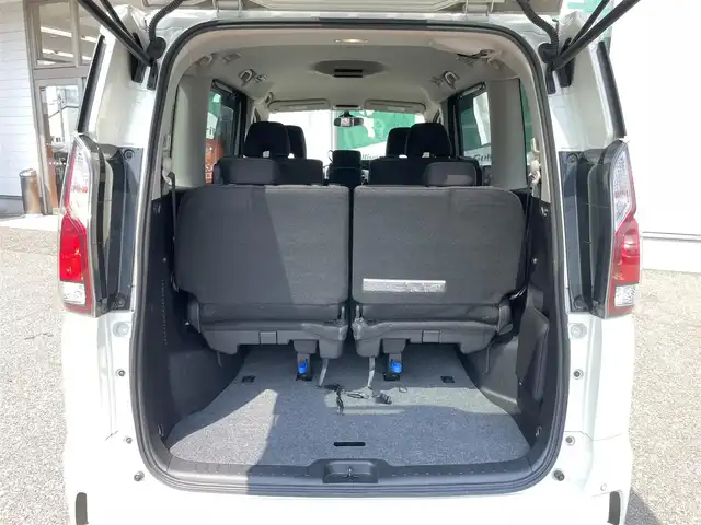 日産 セレナ ハイウェイスター プロパイロットED 新潟県 2017(平29)年 5.5万km ブリリアントホワイトパール ワンオーナー/純正ホイール装着/社外ホイールスタッドレスタイヤ車載/メモリナビ/フルセグテレビ/バックカメラ/アイドリングストップ/ウィンカーミラー/プロパイロット/ドアバイザー/プッシュスタート/両側パワースライドドア/ETC/TVキャンセラー/純正フロアマット/スペアキー1個