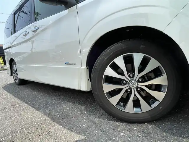 日産 セレナ ハイウェイスター プロパイロットED 新潟県 2017(平29)年 5.5万km ブリリアントホワイトパール ワンオーナー/純正ホイール装着/社外ホイールスタッドレスタイヤ車載/メモリナビ/フルセグテレビ/バックカメラ/アイドリングストップ/ウィンカーミラー/プロパイロット/ドアバイザー/プッシュスタート/両側パワースライドドア/ETC/TVキャンセラー/純正フロアマット/スペアキー1個