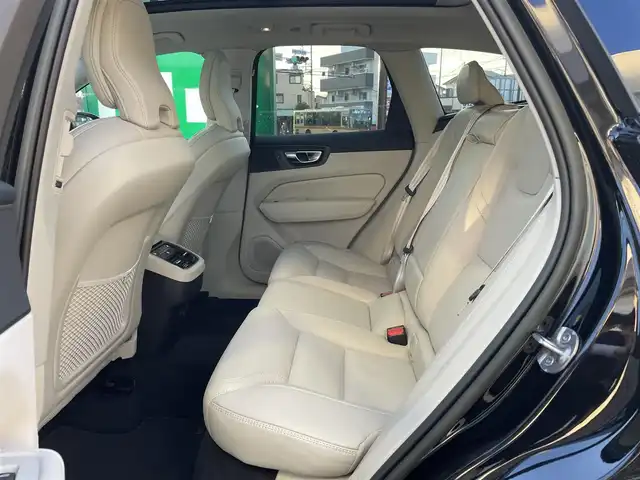 ボルボ ボルボ ＸＣ６０ アルティメット B5 AWD 神奈川県 2022(令4)年 1万km オニキスブラックP ワンオーナー/Google Apps and Services/ 　・Google マップ/　 ・Apple Car Play/　 ・Android Auto/　 ・Bluetooth/ナッパーレザーシート/シートヒーター/エアシート/前席パワーシート/電動パノラマサンルーフ/ハーマンカードンオーディオ/衝突回避・被害軽減ブレーキ/パイロットアシスト/アダプティブクルーズコントロール/ブラインドスポットモニター/360°ビューカメラ/置くだけ充電/ETC車載器/スマートキー×2/保証書/取扱説明書