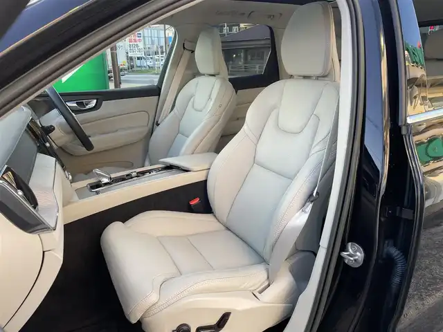 ボルボ ボルボ ＸＣ６０ アルティメット B5 AWD 神奈川県 2022(令4)年 1万km オニキスブラックP ワンオーナー/Google Apps and Services/ 　・Google マップ/　 ・Apple Car Play/　 ・Android Auto/　 ・Bluetooth/ナッパーレザーシート/シートヒーター/エアシート/前席パワーシート/電動パノラマサンルーフ/ハーマンカードンオーディオ/衝突回避・被害軽減ブレーキ/パイロットアシスト/アダプティブクルーズコントロール/ブラインドスポットモニター/360°ビューカメラ/置くだけ充電/ETC車載器/スマートキー×2/保証書/取扱説明書