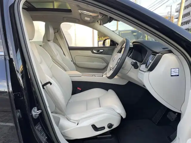 ボルボ ボルボ ＸＣ６０ アルティメット B5 AWD 神奈川県 2022(令4)年 1万km オニキスブラックP ワンオーナー/Google Apps and Services/ 　・Google マップ/　 ・Apple Car Play/　 ・Android Auto/　 ・Bluetooth/ナッパーレザーシート/シートヒーター/エアシート/前席パワーシート/電動パノラマサンルーフ/ハーマンカードンオーディオ/衝突回避・被害軽減ブレーキ/パイロットアシスト/アダプティブクルーズコントロール/ブラインドスポットモニター/360°ビューカメラ/置くだけ充電/ETC車載器/スマートキー×2/保証書/取扱説明書