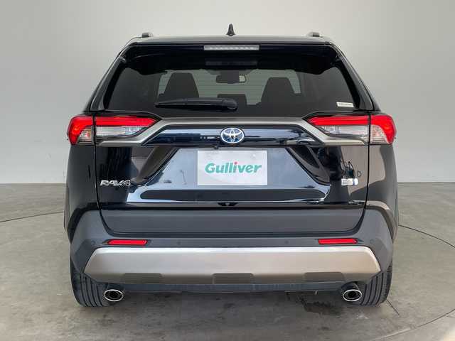 トヨタ ＲＡＶ４ ハイブリットG 兵庫県 2022(令4)年 5.7万km アティチュードブラックマイカ ・純正10.5インチディスプレイオーディオ/・Bluetooth接続/・フルセグTV/・AppleCarPlay/AndroidAuto/・パノラミックビューモニター/・運転席メモリー付きパワーシート/・前席シートヒーター/・前席ベンチレーション/・ステアリングヒーター/・パワーバックドア/・ビルトインETC2.0/・スマートキー/・LEDフォグランプ/・LEDヘッドランプ/・レザーシート/・ルーフレール/・トヨタセーフティセンス/・プリクラッシュセーフティ/・レーントレーシングアシスト/・レーダークルーズコントロール/・オートマチックハイビーム/・ロードサインアシスト/・パーキングサポートブレーキ/・ブラインドスポットモニター/・先行車発進告知/・ドライブスタートコントロール/・nanoeX/・クリアランスソナー/・自動防眩ミラー/・純正フロアマット/・18インチ純正アルミホイール/・保証書