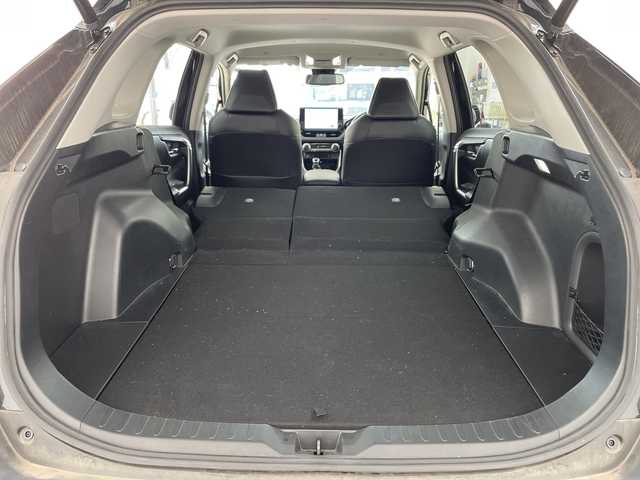 トヨタ ＲＡＶ４ ハイブリットG 兵庫県 2022(令4)年 5.7万km アティチュードブラックマイカ ・純正10.5インチディスプレイオーディオ/・Bluetooth接続/・フルセグTV/・AppleCarPlay/AndroidAuto/・パノラミックビューモニター/・運転席メモリー付きパワーシート/・前席シートヒーター/・前席ベンチレーション/・ステアリングヒーター/・パワーバックドア/・ビルトインETC2.0/・スマートキー/・LEDフォグランプ/・LEDヘッドランプ/・レザーシート/・ルーフレール/・トヨタセーフティセンス/・プリクラッシュセーフティ/・レーントレーシングアシスト/・レーダークルーズコントロール/・オートマチックハイビーム/・ロードサインアシスト/・パーキングサポートブレーキ/・ブラインドスポットモニター/・先行車発進告知/・ドライブスタートコントロール/・nanoeX/・クリアランスソナー/・自動防眩ミラー/・純正フロアマット/・18インチ純正アルミホイール/・保証書