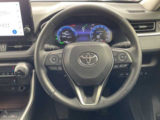 トヨタ ＲＡＶ４ ハイブリットG 兵庫県 2022(令4)年 5.7万km アティチュードブラックマイカ ・純正10.5インチディスプレイオーディオ/・Bluetooth接続/・フルセグTV/・AppleCarPlay/AndroidAuto/・パノラミックビューモニター/・運転席メモリー付きパワーシート/・前席シートヒーター/・前席ベンチレーション/・ステアリングヒーター/・パワーバックドア/・ビルトインETC2.0/・スマートキー/・LEDフォグランプ/・LEDヘッドランプ/・レザーシート/・ルーフレール/・トヨタセーフティセンス/・プリクラッシュセーフティ/・レーントレーシングアシスト/・レーダークルーズコントロール/・オートマチックハイビーム/・ロードサインアシスト/・パーキングサポートブレーキ/・ブラインドスポットモニター/・先行車発進告知/・ドライブスタートコントロール/・nanoeX/・クリアランスソナー/・自動防眩ミラー/・純正フロアマット/・18インチ純正アルミホイール/・保証書