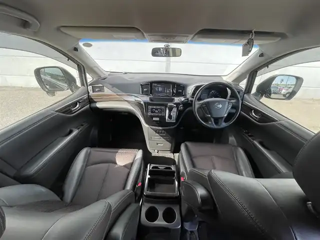 日産 エルグランド 250HWS S アーバンクロム 千葉県 2018(平30)年 4.4万km ブリリアントホワイトパール 社外ナビ(Bluetooth/CD/DVD/SD/USB/フルセグ)/バックカメラ/横滑り防止装置/クルーズコントロール/LEDヘッドライト/オートライト/両側パワースライドドア/ハーフレザーシート/ETC/純正18インチアルミホイール/純正フロアマット/オットマン/リアサンシェード/ステアリングスイッチ/電動格納ミラー/スペアキー1本/取扱説明書/保証書