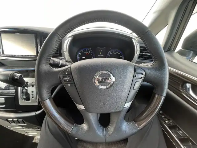 日産 エルグランド 250HWS S アーバンクロム 千葉県 2018(平30)年 4.4万km ブリリアントホワイトパール 社外ナビ(Bluetooth/CD/DVD/SD/USB/フルセグ)/バックカメラ/横滑り防止装置/クルーズコントロール/LEDヘッドライト/オートライト/両側パワースライドドア/ハーフレザーシート/ETC/純正18インチアルミホイール/純正フロアマット/オットマン/リアサンシェード/ステアリングスイッチ/電動格納ミラー/スペアキー1本/取扱説明書/保証書