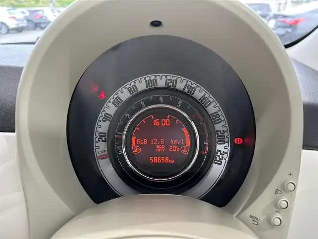 フィアット ５００ 静岡県 2016(平28)年 5.9万km 白 ・Bluetooth接続/・社外ナビゲーション/・DVD再生機能付き/・フルセグTV/・AUX接続/・USB入力端子/・純正フロアマット/・横滑り防止装置/・W＋サイドエアバッグ/・純正14インチAW
