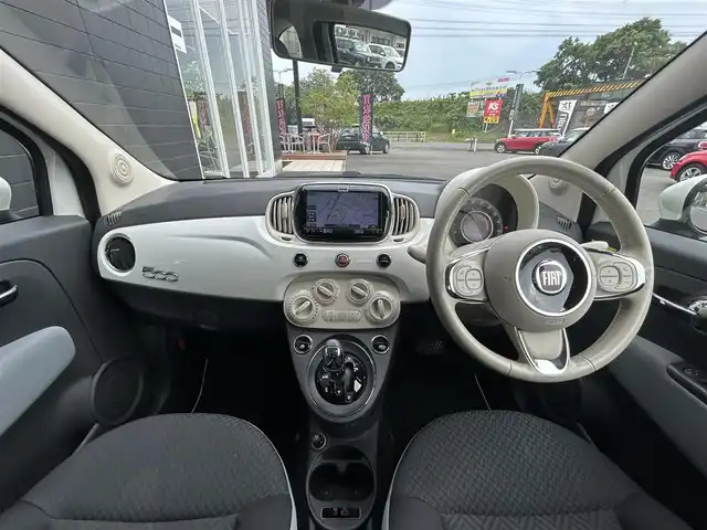 フィアット ５００ 静岡県 2016(平28)年 5.9万km 白 ・Bluetooth接続/・社外ナビゲーション/・DVD再生機能付き/・フルセグTV/・AUX接続/・USB入力端子/・純正フロアマット/・横滑り防止装置/・W＋サイドエアバッグ/・純正14インチAW