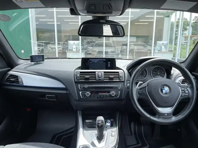 ＢＭＷ Ｍ１３５ｉ 愛媛県 2015(平27)年 5.1万km アルピンホワイトⅢ ビルシュタイン車高調/カーボンリップスポイラー/カーボンリアディフューザー/アドバンレーシング18インチアルミ/GruppeM ラムエアシステム/arc タワーバー/arc スタビライザー/純正HDDナビ/Bluetooth/DVD/USB/MSV/前席パワーシート（メモリ付）/バックカメラ /リアクリアランスソナー /ビルトインETC