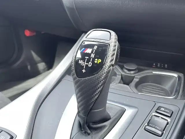 ＢＭＷ Ｍ１３５ｉ 愛媛県 2015(平27)年 5.1万km アルピンホワイトⅢ ビルシュタイン車高調/カーボンリップスポイラー/カーボンリアディフューザー/アドバンレーシング18インチアルミ/GruppeM ラムエアシステム/arc タワーバー/arc スタビライザー/純正HDDナビ/Bluetooth/DVD/USB/MSV/前席パワーシート（メモリ付）/バックカメラ /リアクリアランスソナー /ビルトインETC