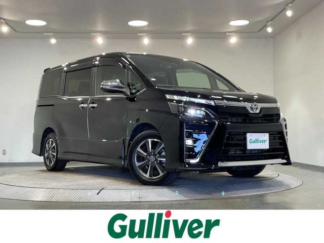 トヨタ ヴォクシー ZS 煌Ⅲ 愛知県 2021(令3)年 4.1万km ブラック 純正9インチナビ/トヨタセーフティセンス/衝突軽減ブレーキ/両側電動スライドドア/ビルトインETC/LEDヘッドライト/バックカメラ/クルーズコントロール/フルセグTV/Bluetooth/コーナーセンサー/レーンキープアシスト/オートハイビーム/プッシュスタート/スマートキー/スペアキー/CD/DVD再生/アイドリングストップ/ミュージックサーバー/純正フロアマット/純正アルミホイール/オートライト/禁煙車/7人乗り/後期モデル/ハーフレザーシート/ウィンカーミラー/電動格納ミラー/フォグランプ/シートバックテーブル/ステアリングリモコン/パーキングサポートブレーキ/先行車発進告知/Wエアコン/ISOFIX