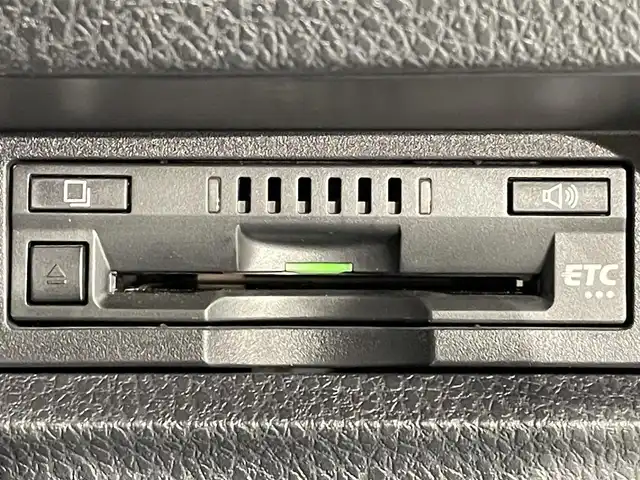 トヨタ ヴォクシー ZS 煌Ⅲ 愛知県 2021(令3)年 4.1万km ブラック 純正9インチナビ/トヨタセーフティセンス/衝突軽減ブレーキ/両側電動スライドドア/ビルトインETC/LEDヘッドライト/バックカメラ/クルーズコントロール/フルセグTV/Bluetooth/コーナーセンサー/レーンキープアシスト/オートハイビーム/プッシュスタート/スマートキー/スペアキー/CD/DVD再生/アイドリングストップ/ミュージックサーバー/純正フロアマット/純正アルミホイール/オートライト/禁煙車/7人乗り/後期モデル/ハーフレザーシート/ウィンカーミラー/電動格納ミラー/フォグランプ/シートバックテーブル/ステアリングリモコン/パーキングサポートブレーキ/先行車発進告知/Wエアコン/ISOFIX