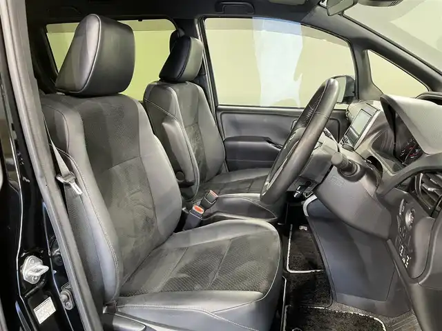 トヨタ ヴォクシー ZS 煌Ⅲ 愛知県 2021(令3)年 4.1万km ブラック 純正9インチナビ/トヨタセーフティセンス/衝突軽減ブレーキ/両側電動スライドドア/ビルトインETC/LEDヘッドライト/バックカメラ/クルーズコントロール/フルセグTV/Bluetooth/コーナーセンサー/レーンキープアシスト/オートハイビーム/プッシュスタート/スマートキー/スペアキー/CD/DVD再生/アイドリングストップ/ミュージックサーバー/純正フロアマット/純正アルミホイール/オートライト/禁煙車/7人乗り/後期モデル/ハーフレザーシート/ウィンカーミラー/電動格納ミラー/フォグランプ/シートバックテーブル/ステアリングリモコン/パーキングサポートブレーキ/先行車発進告知/Wエアコン/ISOFIX