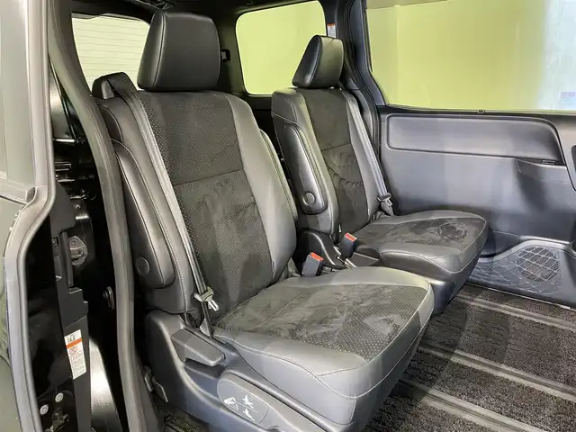 トヨタ ヴォクシー ZS 煌Ⅲ 愛知県 2021(令3)年 4.1万km ブラック 純正9インチナビ/トヨタセーフティセンス/衝突軽減ブレーキ/両側電動スライドドア/ビルトインETC/LEDヘッドライト/バックカメラ/クルーズコントロール/フルセグTV/Bluetooth/コーナーセンサー/レーンキープアシスト/オートハイビーム/プッシュスタート/スマートキー/スペアキー/CD/DVD再生/アイドリングストップ/ミュージックサーバー/純正フロアマット/純正アルミホイール/オートライト/禁煙車/7人乗り/後期モデル/ハーフレザーシート/ウィンカーミラー/電動格納ミラー/フォグランプ/シートバックテーブル/ステアリングリモコン/パーキングサポートブレーキ/先行車発進告知/Wエアコン/ISOFIX