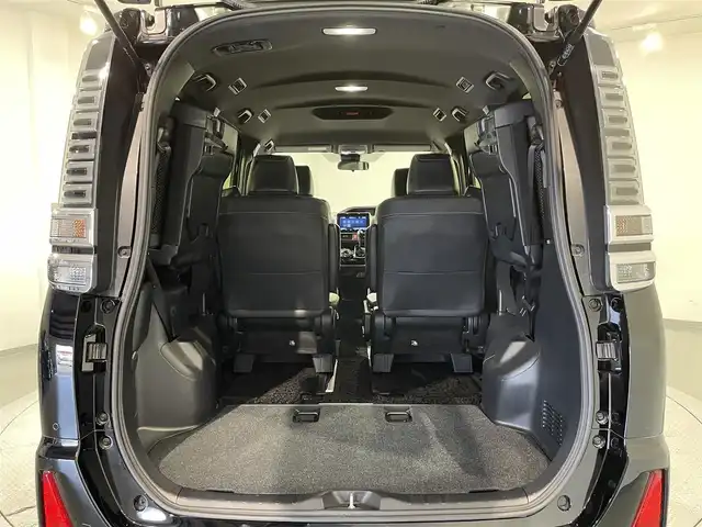 トヨタ ヴォクシー ZS 煌Ⅲ 愛知県 2021(令3)年 4.1万km ブラック 純正9インチナビ/トヨタセーフティセンス/衝突軽減ブレーキ/両側電動スライドドア/ビルトインETC/LEDヘッドライト/バックカメラ/クルーズコントロール/フルセグTV/Bluetooth/コーナーセンサー/レーンキープアシスト/オートハイビーム/プッシュスタート/スマートキー/スペアキー/CD/DVD再生/アイドリングストップ/ミュージックサーバー/純正フロアマット/純正アルミホイール/オートライト/禁煙車/7人乗り/後期モデル/ハーフレザーシート/ウィンカーミラー/電動格納ミラー/フォグランプ/シートバックテーブル/ステアリングリモコン/パーキングサポートブレーキ/先行車発進告知/Wエアコン/ISOFIX