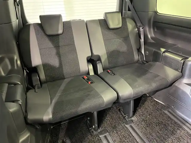 トヨタ ヴォクシー ZS 煌Ⅲ 愛知県 2021(令3)年 4.1万km ブラック 純正9インチナビ/トヨタセーフティセンス/衝突軽減ブレーキ/両側電動スライドドア/ビルトインETC/LEDヘッドライト/バックカメラ/クルーズコントロール/フルセグTV/Bluetooth/コーナーセンサー/レーンキープアシスト/オートハイビーム/プッシュスタート/スマートキー/スペアキー/CD/DVD再生/アイドリングストップ/ミュージックサーバー/純正フロアマット/純正アルミホイール/オートライト/禁煙車/7人乗り/後期モデル/ハーフレザーシート/ウィンカーミラー/電動格納ミラー/フォグランプ/シートバックテーブル/ステアリングリモコン/パーキングサポートブレーキ/先行車発進告知/Wエアコン/ISOFIX