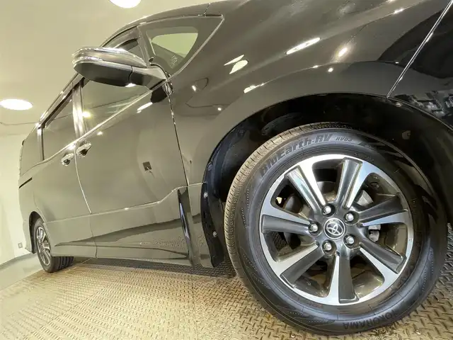 トヨタ ヴォクシー ZS 煌Ⅲ 愛知県 2021(令3)年 4.1万km ブラック 純正9インチナビ/トヨタセーフティセンス/衝突軽減ブレーキ/両側電動スライドドア/ビルトインETC/LEDヘッドライト/バックカメラ/クルーズコントロール/フルセグTV/Bluetooth/コーナーセンサー/レーンキープアシスト/オートハイビーム/プッシュスタート/スマートキー/スペアキー/CD/DVD再生/アイドリングストップ/ミュージックサーバー/純正フロアマット/純正アルミホイール/オートライト/禁煙車/7人乗り/後期モデル/ハーフレザーシート/ウィンカーミラー/電動格納ミラー/フォグランプ/シートバックテーブル/ステアリングリモコン/パーキングサポートブレーキ/先行車発進告知/Wエアコン/ISOFIX