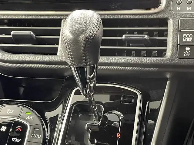 トヨタ ヴォクシー ZS 煌Ⅲ 愛知県 2021(令3)年 4.1万km ブラック 純正9インチナビ/トヨタセーフティセンス/衝突軽減ブレーキ/両側電動スライドドア/ビルトインETC/LEDヘッドライト/バックカメラ/クルーズコントロール/フルセグTV/Bluetooth/コーナーセンサー/レーンキープアシスト/オートハイビーム/プッシュスタート/スマートキー/スペアキー/CD/DVD再生/アイドリングストップ/ミュージックサーバー/純正フロアマット/純正アルミホイール/オートライト/禁煙車/7人乗り/後期モデル/ハーフレザーシート/ウィンカーミラー/電動格納ミラー/フォグランプ/シートバックテーブル/ステアリングリモコン/パーキングサポートブレーキ/先行車発進告知/Wエアコン/ISOFIX