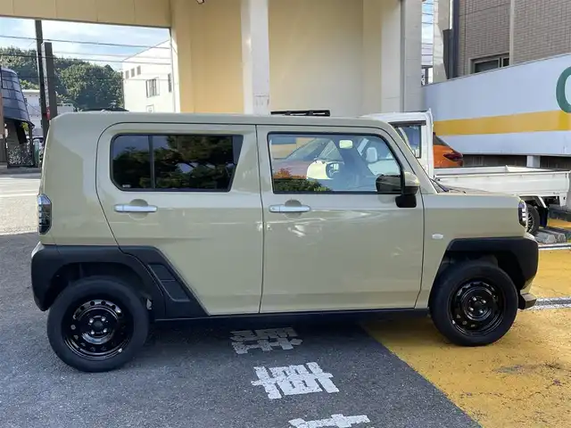 ダイハツ タフト X 静岡県 2024(令6)年 1.3万km サンドベージュメタリック ガラスルーフ/ディスプレイオーディオ/BT/USB/バックカメラ/前方ドライブレコーダー/ETC/衝突軽減ブレーキ/レーンキープアシスト/前後コーナーセンサー/LEDヘッドライト/純正フロアマット/スマートキー×2/保証書/取扱説明書