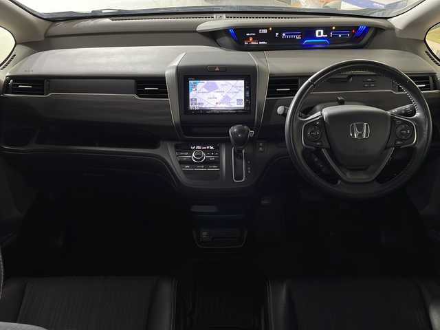 ホンダ フリード G ホンダセンシング 広島県 2017(平29)年 5.5万km クリスタルブラックパール 純正ナビ/後席フリップダウンモニター/バックカメラ/両側パワースライドドア/レーダークルーズコントロール/ＥＴＣ/ドラレコ/フルセグ/衝突軽減/レーンキープ/ＬＥＤヘッドライト/踏み間違い防止/オートライト/エアバッグ(運転席/助手席)/純正15インチアルミホイール(185/65/R15)