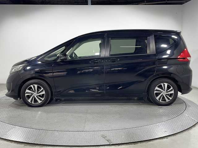 ホンダ フリード G ホンダセンシング 広島県 2017(平29)年 5.5万km クリスタルブラックパール 純正ナビ/後席フリップダウンモニター/バックカメラ/両側パワースライドドア/レーダークルーズコントロール/ＥＴＣ/ドラレコ/フルセグ/衝突軽減/レーンキープ/ＬＥＤヘッドライト/踏み間違い防止/オートライト/エアバッグ(運転席/助手席)/純正15インチアルミホイール(185/65/R15)