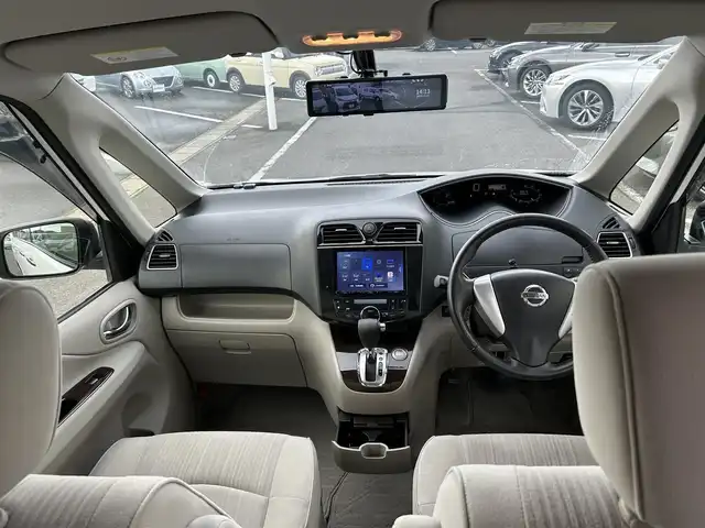 日産 セレナ 20G Sハイブリッド 長崎県 2013(平25)年 9.7万km ブリリアントホワイトパール 社外８インチSDナビ/CD/BT/ワンセグTV/バックカメラ/クルーズコントロール/両側パワースライドドア/ETC/アイドリングストップ/ロールサンシェード/ドライブレコーダー（前後）/純正１５インチホイール