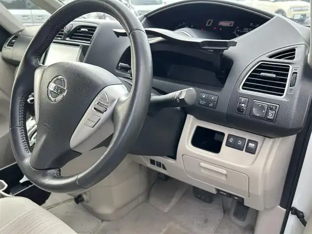 日産 セレナ 20G Sハイブリッド 長崎県 2013(平25)年 9.7万km ブリリアントホワイトパール 社外８インチSDナビ/CD/BT/ワンセグTV/バックカメラ/クルーズコントロール/両側パワースライドドア/ETC/アイドリングストップ/ロールサンシェード/ドライブレコーダー（前後）/純正１５インチホイール