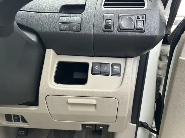 日産 セレナ 20G Sハイブリッド 長崎県 2013(平25)年 9.7万km ブリリアントホワイトパール 社外８インチSDナビ/CD/BT/ワンセグTV/バックカメラ/クルーズコントロール/両側パワースライドドア/ETC/アイドリングストップ/ロールサンシェード/ドライブレコーダー（前後）/純正１５インチホイール