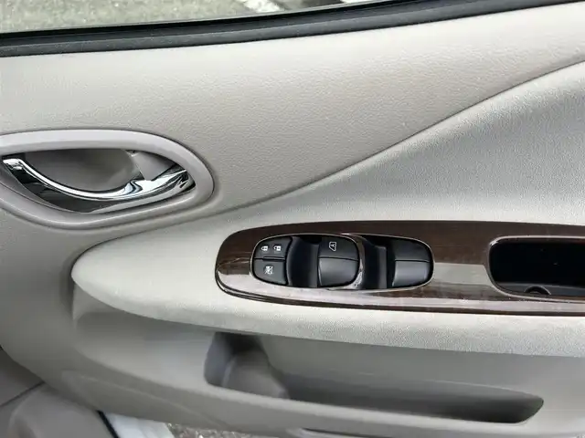 日産 セレナ 20G Sハイブリッド 長崎県 2013(平25)年 9.7万km ブリリアントホワイトパール 社外８インチSDナビ/CD/BT/ワンセグTV/バックカメラ/クルーズコントロール/両側パワースライドドア/ETC/アイドリングストップ/ロールサンシェード/ドライブレコーダー（前後）/純正１５インチホイール