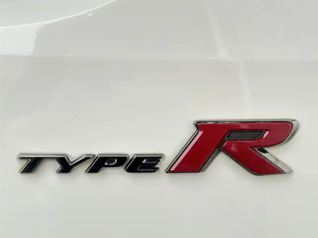 ホンダ シビック タイプR 埼玉県 2018(平30)年 6.1万km 白 ６MT/フルセグ　/メモリナビ　/バックカメラ　/ETC　/クルーズコントロール　/LEDヘッドライト　/オートライト/コーナーセンサー　/プッシュスタート/ステアリングスイッチ　/横滑り防止　/盗難防止　/衝突軽減システム