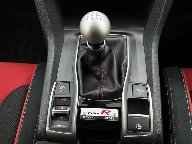ホンダ シビック タイプR 埼玉県 2018(平30)年 6.1万km 白 ６MT/フルセグ　/メモリナビ　/バックカメラ　/ETC　/クルーズコントロール　/LEDヘッドライト　/オートライト/コーナーセンサー　/プッシュスタート/ステアリングスイッチ　/横滑り防止　/盗難防止　/衝突軽減システム