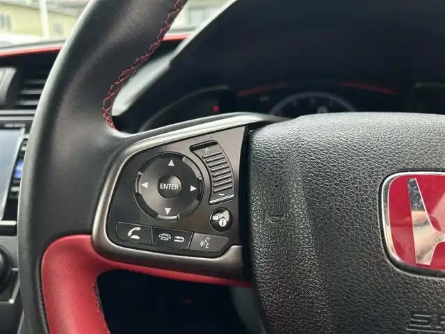 ホンダ シビック タイプR 埼玉県 2018(平30)年 6.1万km 白 ６MT/フルセグ　/メモリナビ　/バックカメラ　/ETC　/クルーズコントロール　/LEDヘッドライト　/オートライト/コーナーセンサー　/プッシュスタート/ステアリングスイッチ　/横滑り防止　/盗難防止　/衝突軽減システム