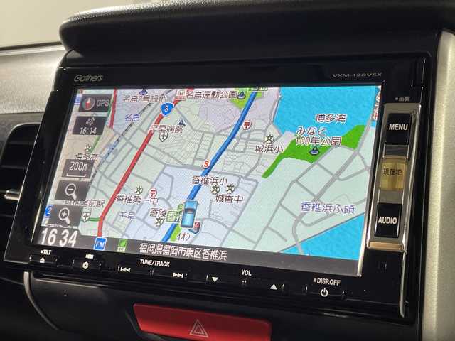 ホンダ Ｎ ＢＯＸ カスタム G Lパッケージ 福岡県 2013(平25)年 9.5万km プレミアムゴールドパープルパール ・純正ナビ　/（ＣＤ　ＤＶＤ　ＳＤ）　/・ワンセグＴＶ　/・バックカメラ　/・ＥＴＣ　/・横滑り防止　/・片側パワスラ　/・純正フロアマット　/・純正１４インチアルミ　/・ドアバイザー　/・ステアリングスイッチ　/・オートライト/・キセノンヘッドライト