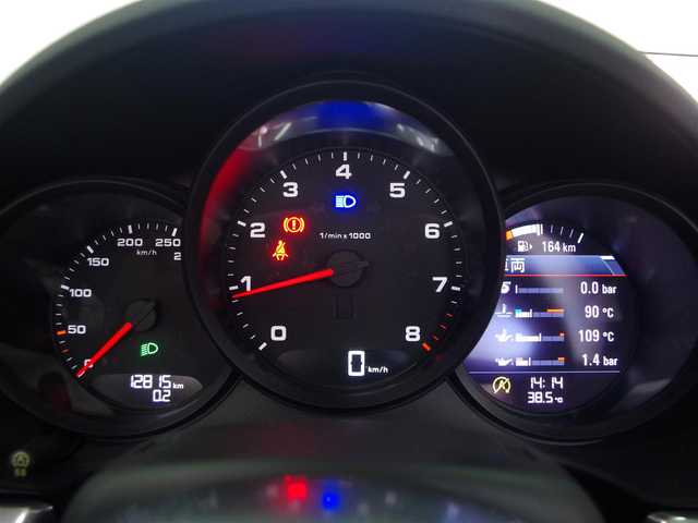 ポルシェ ポルシェ ７１８ボクスター 兵庫県 2019(令1)年 1.3万km 赤 純正ナビ/バックカメラ/前後障害物センサー/ドライブレコーダー/レーダー/オートライト/ETC2.0/ハーフレザーシート/キセノンヘッドライト/18インチアルミ/Bluetooth/リモコンキー