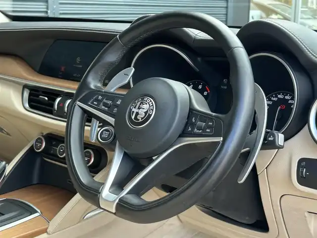 アルファロメオ ステルヴィオ 2.0ターボ Q4 ラグジュアリーパッケージ 茨城県 2019(平31)年 4.4万km 青 ワンオーナー　/ｈａｒｍａｎ／ｋａｒｄｏｎ　/衝突軽減Ｂ　/ＡＣＣ　/ＬＫＡ　/ＢＳＭ　/Ｂカメラ　/パークセンサー　/ベージュ革　/シートヒーター　/Ｍ付ＰＷシート/ステアリングヒーター　/ＰＷテールゲート　/ＣａｒＰｌａｙ/BT/USB　/前後ドラレコ　/ＥＴＣ/禁煙車