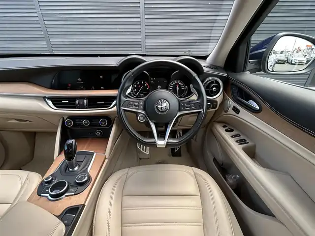 アルファロメオ ステルヴィオ 2.0ターボ Q4 ラグジュアリーパッケージ 茨城県 2019(平31)年 4.4万km 青 ワンオーナー　/ｈａｒｍａｎ／ｋａｒｄｏｎ　/衝突軽減Ｂ　/ＡＣＣ　/ＬＫＡ　/ＢＳＭ　/Ｂカメラ　/パークセンサー　/ベージュ革　/シートヒーター　/Ｍ付ＰＷシート/ステアリングヒーター　/ＰＷテールゲート　/ＣａｒＰｌａｙ/BT/USB　/前後ドラレコ　/ＥＴＣ/禁煙車