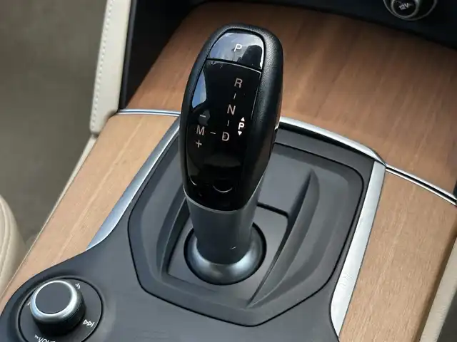 アルファロメオ ステルヴィオ 2.0ターボ Q4 ラグジュアリーパッケージ 茨城県 2019(平31)年 4.4万km 青 ワンオーナー　/ｈａｒｍａｎ／ｋａｒｄｏｎ　/衝突軽減Ｂ　/ＡＣＣ　/ＬＫＡ　/ＢＳＭ　/Ｂカメラ　/パークセンサー　/ベージュ革　/シートヒーター　/Ｍ付ＰＷシート/ステアリングヒーター　/ＰＷテールゲート　/ＣａｒＰｌａｙ/BT/USB　/前後ドラレコ　/ＥＴＣ/禁煙車