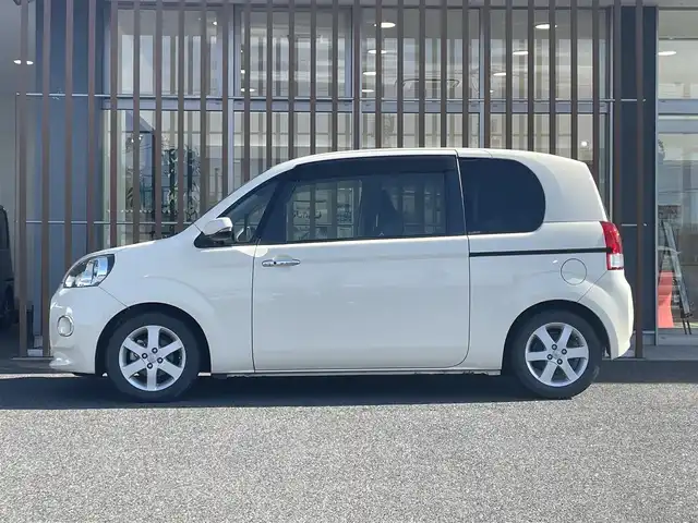 トヨタ ポルテ G 鳥取県 2016(平28)年 8.3万km クリームベージュ (株)IDOMが運営する【じしゃロン鳥取店】の自社ローン専用車両になります。こちらは現金またはオートローンご利用時の価格です。自社ローンご希望の方は別途その旨お申付け下さい/純正ナビ（NS2T-W66T）/・フルセグTV/・AM/FM/・CD/DVD/・Bluetooth接続/バックカメラ/HIDオートライト/D席シートヒーター/片側パワースライドドア/トヨタセーフティセンス/アイドリングストップ/プッシュスタート/ETC