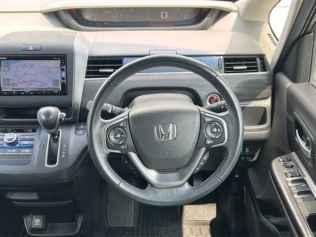 ホンダ フリード G ホンダセンシング 三重県 2018(平30)年 5万km プレミアムスパークルブラックパール 純正ナビ/バックカメラ/両側パワースライドドア/革巻きステアリング/ステアリングリモコン/ビルトインETC/純正フロアマット/リヤサンシェード/ウォークスルー/電動格納ミラー/禁煙車