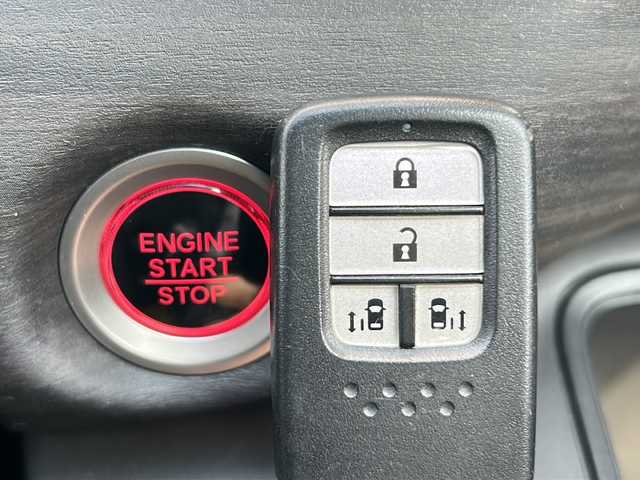ホンダ フリード G ホンダセンシング 三重県 2018(平30)年 5万km プレミアムスパークルブラックパール 純正ナビ/バックカメラ/両側パワースライドドア/革巻きステアリング/ステアリングリモコン/ビルトインETC/純正フロアマット/リヤサンシェード/ウォークスルー/電動格納ミラー/禁煙車