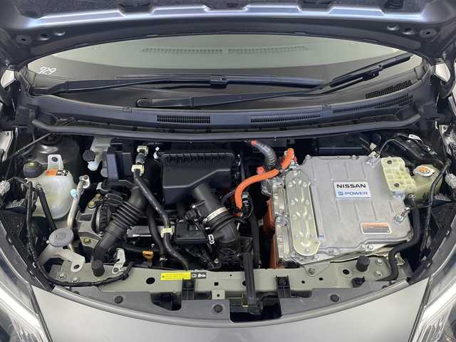 日産 ノート e－パワー X Vセレクション 栃木県 2020(令2)年 6.5万km ダークメタルグレー 純正ＳＤメモリナビ/　Bluetooth・フルセグ・CD・DVD）/インテリジェントアラウンドビューモニター/インテリジェントエマージェンシーブレーキ/・車線逸脱警報/・踏み間違い防止/・フロント/バックソナー/ETC/ドライブレコーダー/インテリジェントルームミラー/横滑り防止機能/オートLEDヘッドライト/純正フロアマット/プッシュスタート/電格ウィンカーミラー