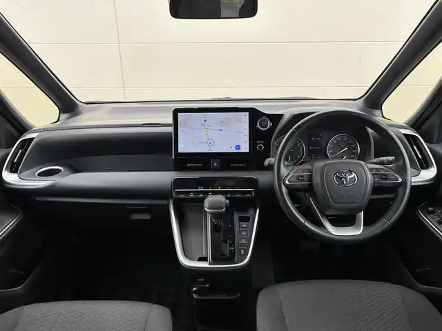 トヨタ ノア S－G 茨城県 2023(令5)年 2.6万km アティチュードブラックマイカ 純正メモリナビ(AM/FM/TV/Miracast/HDMI)/バックカメラ/クルーズコントロール/両側パワースライドドア/ビルトインETC2.0/LEDヘッドライト/フルセグTV/後席モニター/W(後席)エアコン/前後コーナーセンサー/レーンキープアシスト/オートライト/W+サイドエアバック/純正アルミホイール