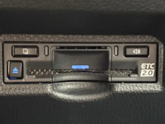 トヨタ ノア S－G 茨城県 2023(令5)年 2.6万km アティチュードブラックマイカ 純正メモリナビ(AM/FM/TV/Miracast/HDMI)/バックカメラ/クルーズコントロール/両側パワースライドドア/ビルトインETC2.0/LEDヘッドライト/フルセグTV/後席モニター/W(後席)エアコン/前後コーナーセンサー/レーンキープアシスト/オートライト/W+サイドエアバック/純正アルミホイール