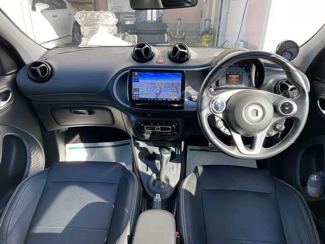 スマート ＭＣＣ スマート BRABUS エクスクルーシブ 茨城県 2019(令1)年 2.6万km シルバー パノラマガラスル-フ /本革 /シートヒーター /フロ-ティングナビ /12セグ /BT /DVD/CD /バックカメラ /パ-キングセンサ-/衝突警告 /レ-ンアシスト /クル-ズコントロ-ル /ETC /パドルシフト /純正17inアルミホイ-ル /オ-トライト /禁煙車