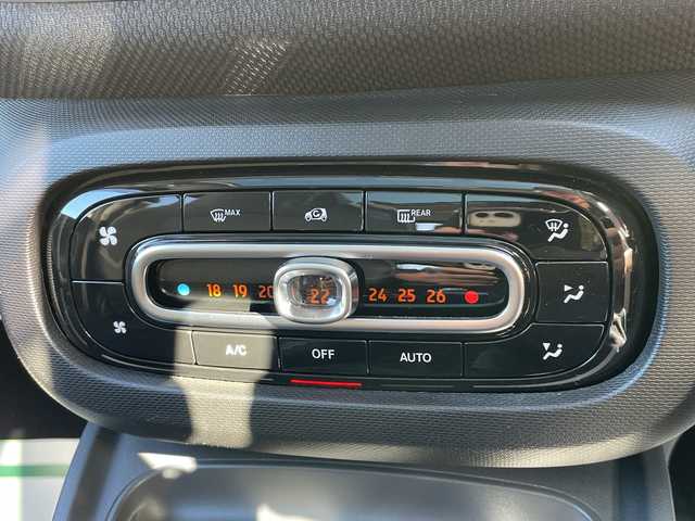 スマート ＭＣＣ スマート BRABUS エクスクルーシブ 茨城県 2019(令1)年 2.6万km シルバー パノラマガラスル-フ /本革 /シートヒーター /フロ-ティングナビ /12セグ /BT /DVD/CD /バックカメラ /パ-キングセンサ-/衝突警告 /レ-ンアシスト /クル-ズコントロ-ル /ETC /パドルシフト /純正17inアルミホイ-ル /オ-トライト /禁煙車