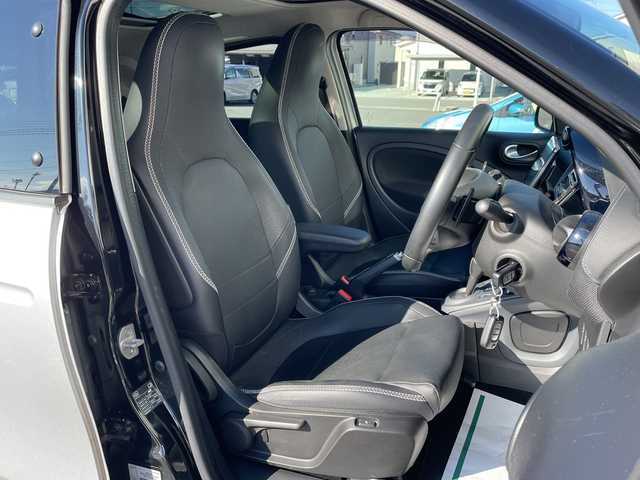 スマート ＭＣＣ スマート BRABUS エクスクルーシブ 茨城県 2019(令1)年 2.6万km シルバー パノラマガラスル-フ /本革 /シートヒーター /フロ-ティングナビ /12セグ /BT /DVD/CD /バックカメラ /パ-キングセンサ-/衝突警告 /レ-ンアシスト /クル-ズコントロ-ル /ETC /パドルシフト /純正17inアルミホイ-ル /オ-トライト /禁煙車